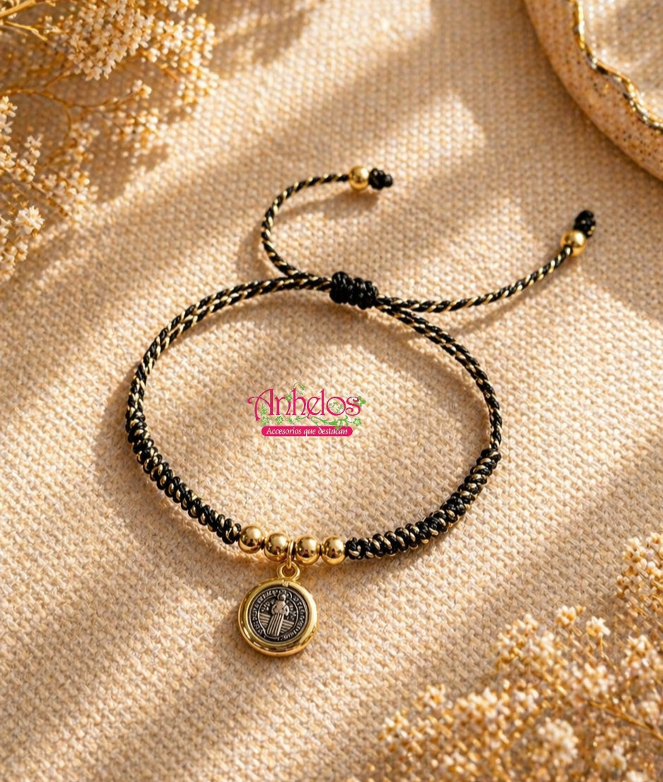 Pulseras Ajustables San Benito con hilo trenzado/ Adjustable Saint Benedict bracelets with braided thread