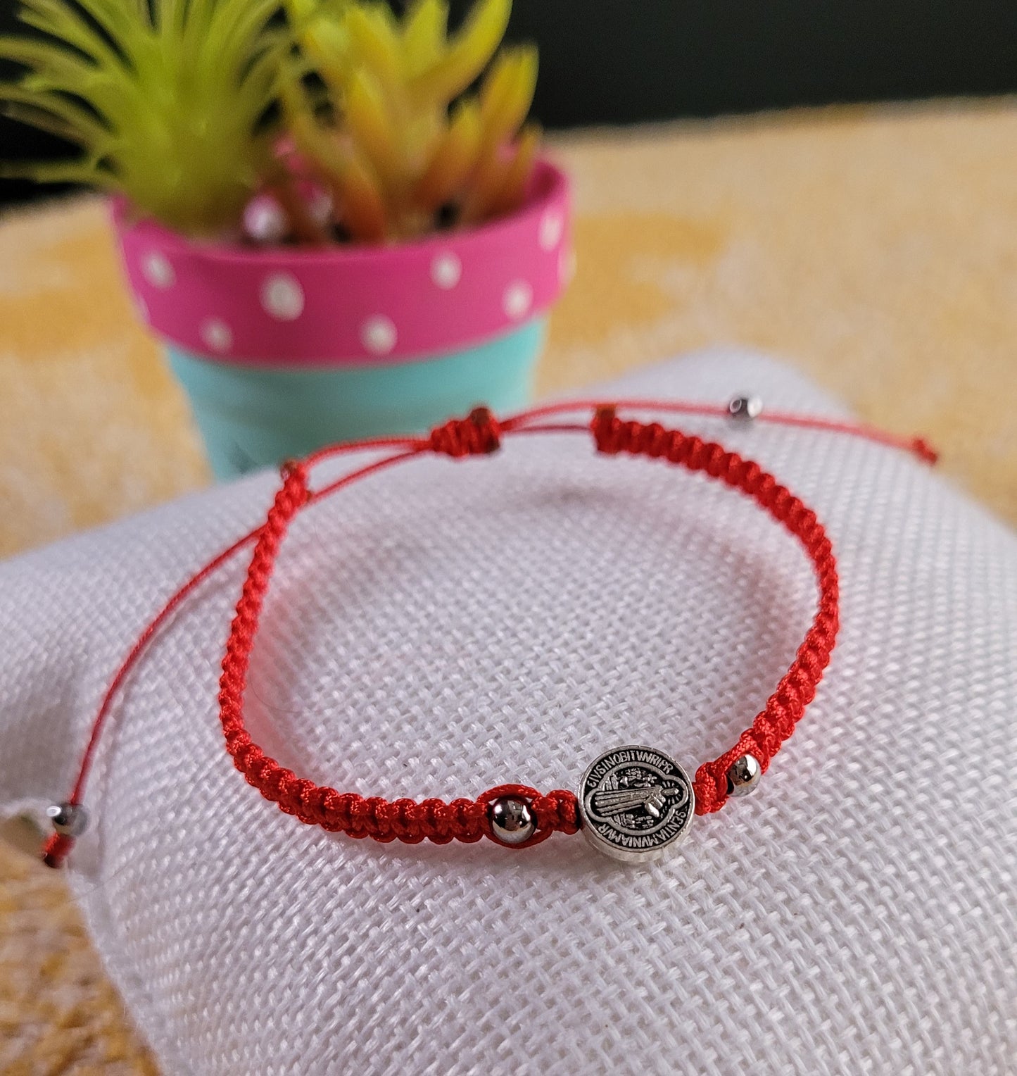 Pulseras tejidas Hilo Rojo de Protección/ Red Thread Protection Woven Bracelets