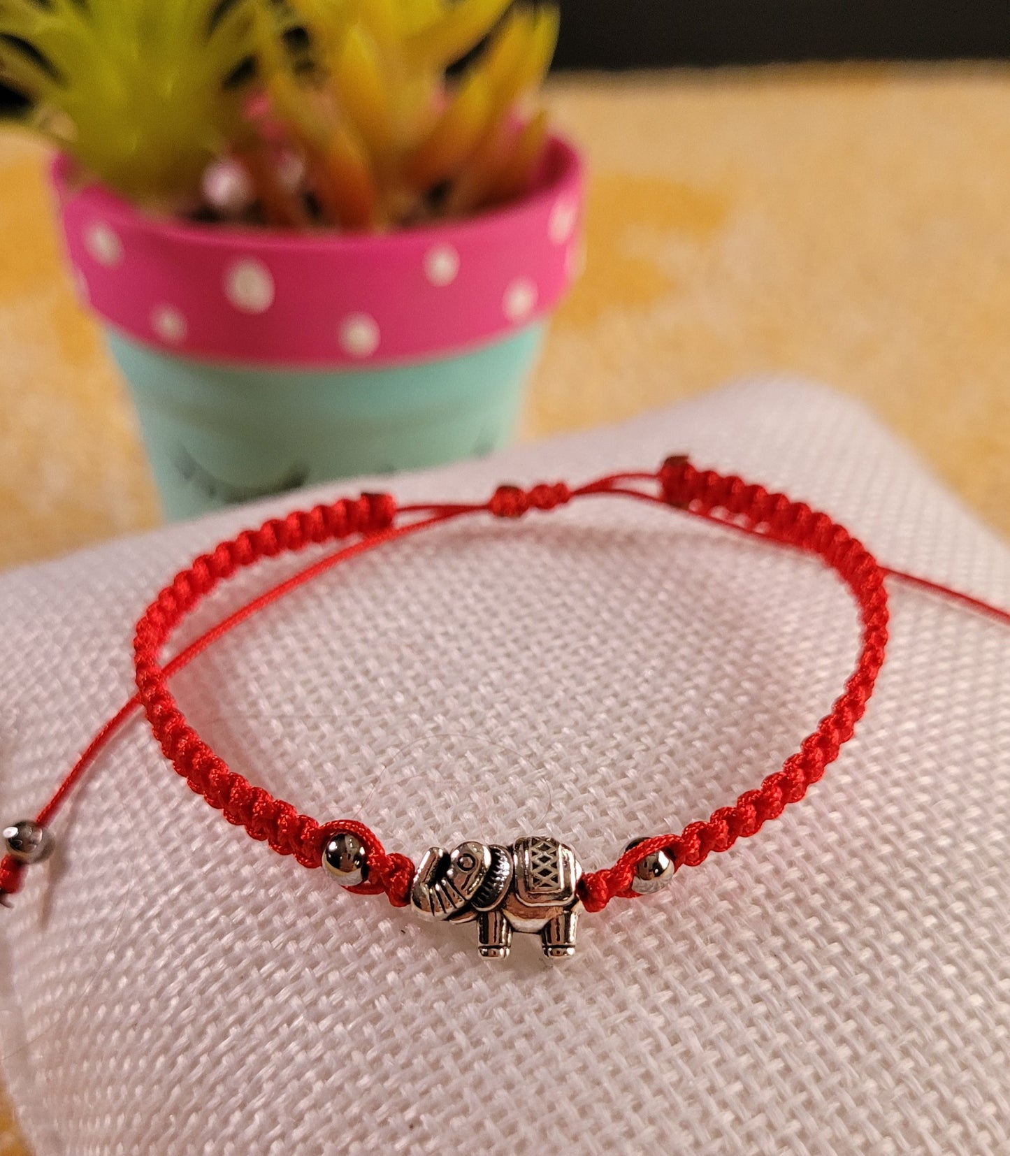 Pulseras tejidas Hilo Rojo de Protección/ Red Thread Protection Woven Bracelets