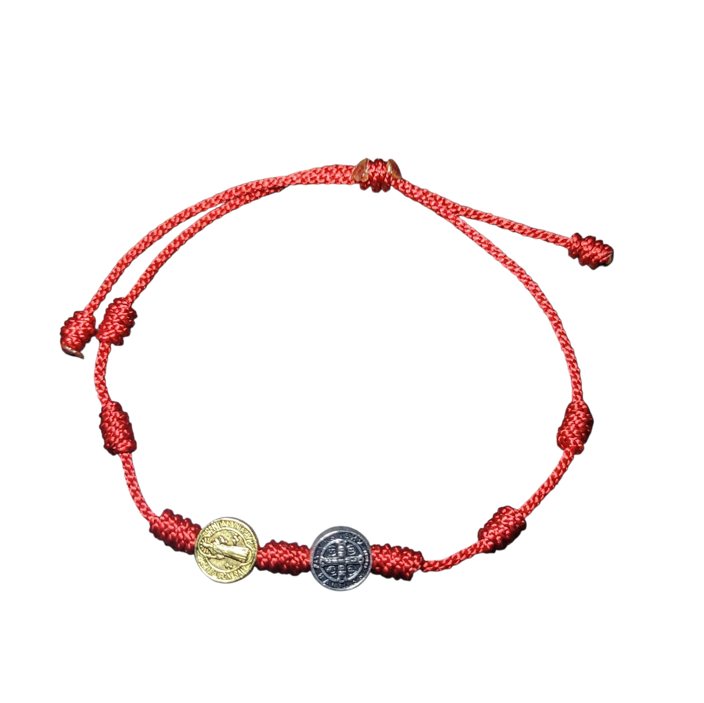 Pulsera 7 nudos con dije doble de San Benito de Abad dorado y plateado/ Bracelet with 7 knots and a double charm of Saint Benedict the Abbot in gold and silver.