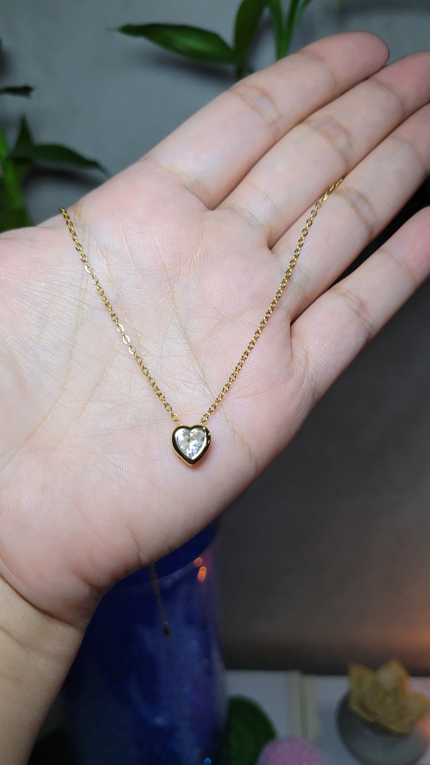Cadena de acero inoxidable con dije de corazon con Zircon/ Stainless steel chain with heart pendant and zircon.