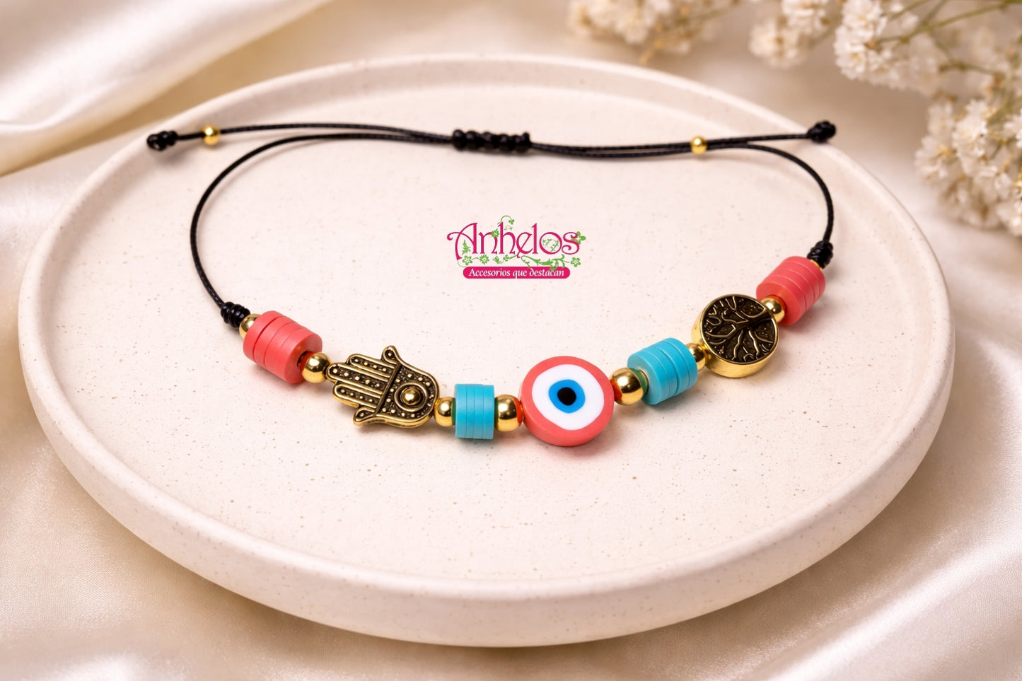 Pulsera con dijes de protección/ Bracelet with protection charms