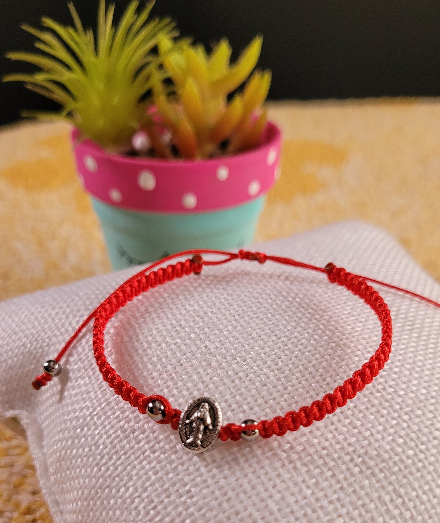 Pulseras tejidas Hilo Rojo de Protección/ Red Thread Protection Woven Bracelets
