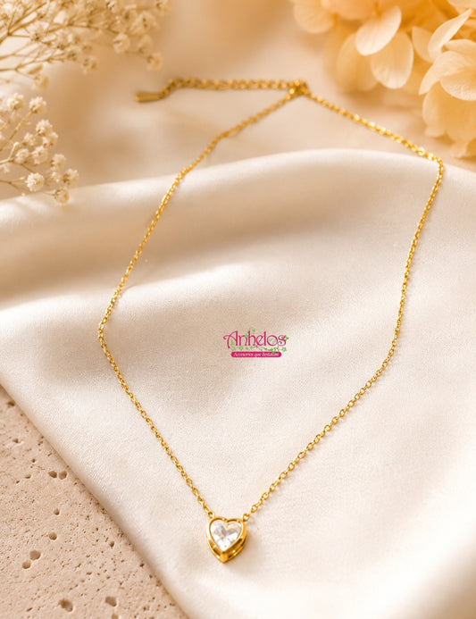 Cadena de acero inoxidable con dije de corazon con Zircon/ Stainless steel chain with heart pendant and zircon.