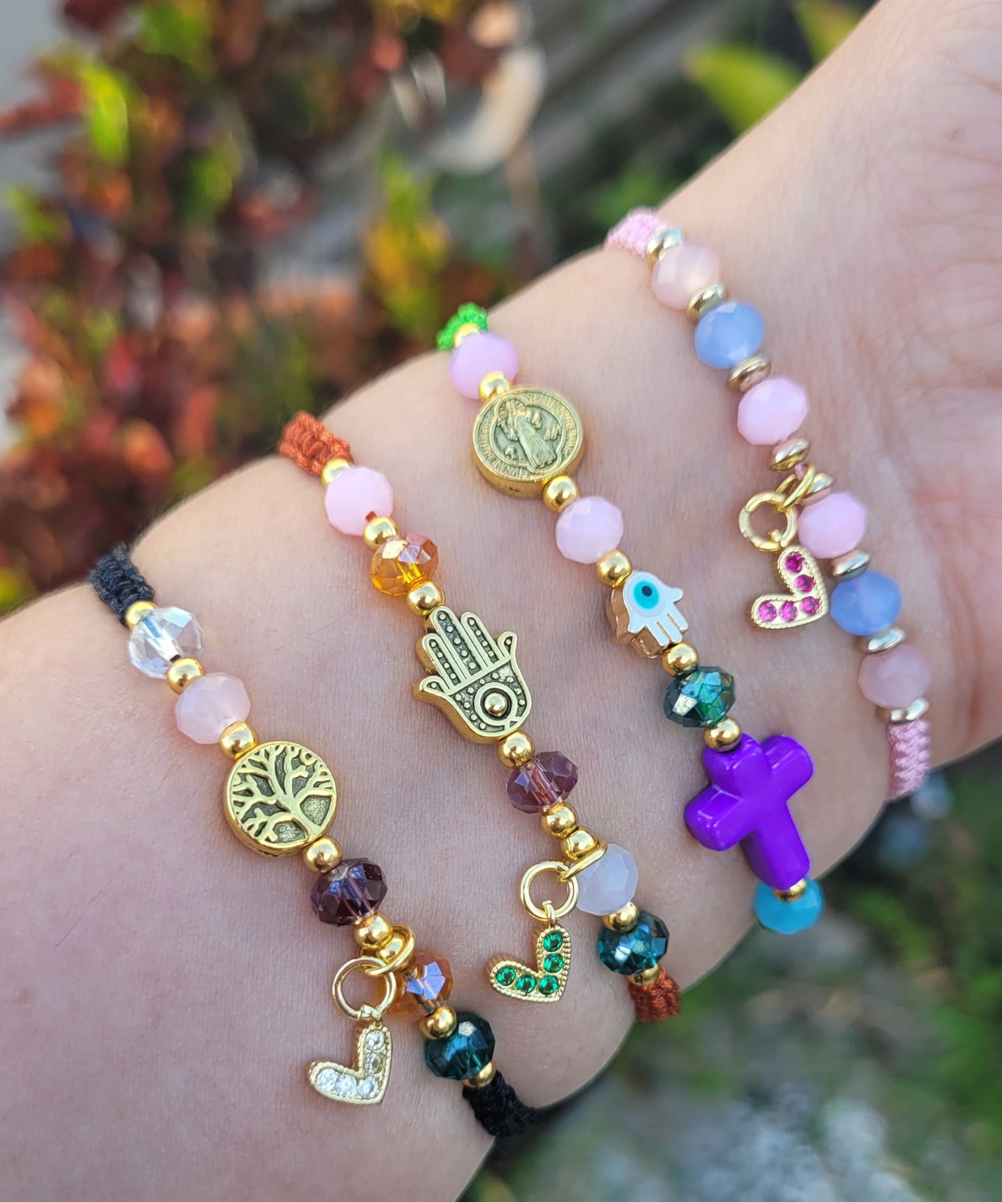 Pulsera variedad de dijes de protección/ Bracelet with a variety of protective charms