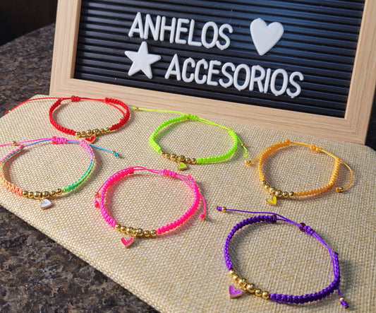 Pulseras con dije de corazon/ Bracelets with heart charms