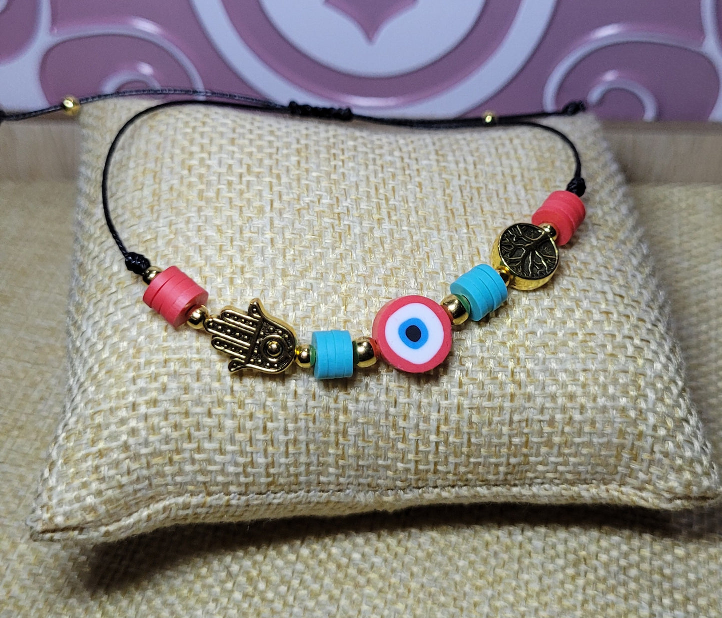 Pulsera con dijes de protección/ Bracelet with protection charms