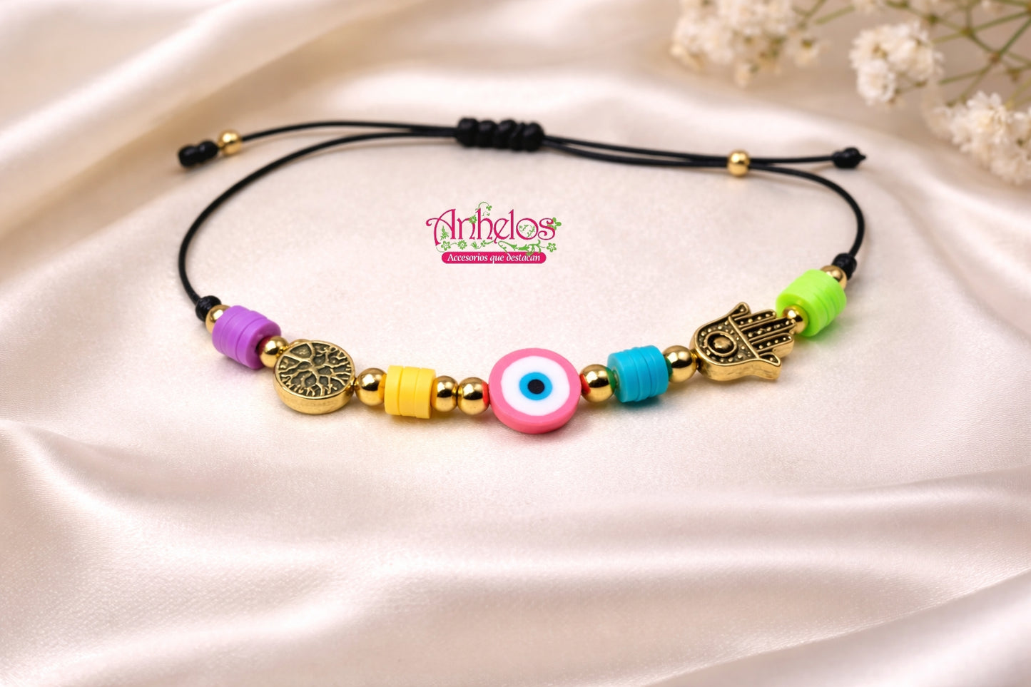 Pulsera con dijes de protección/ Bracelet with protection charms