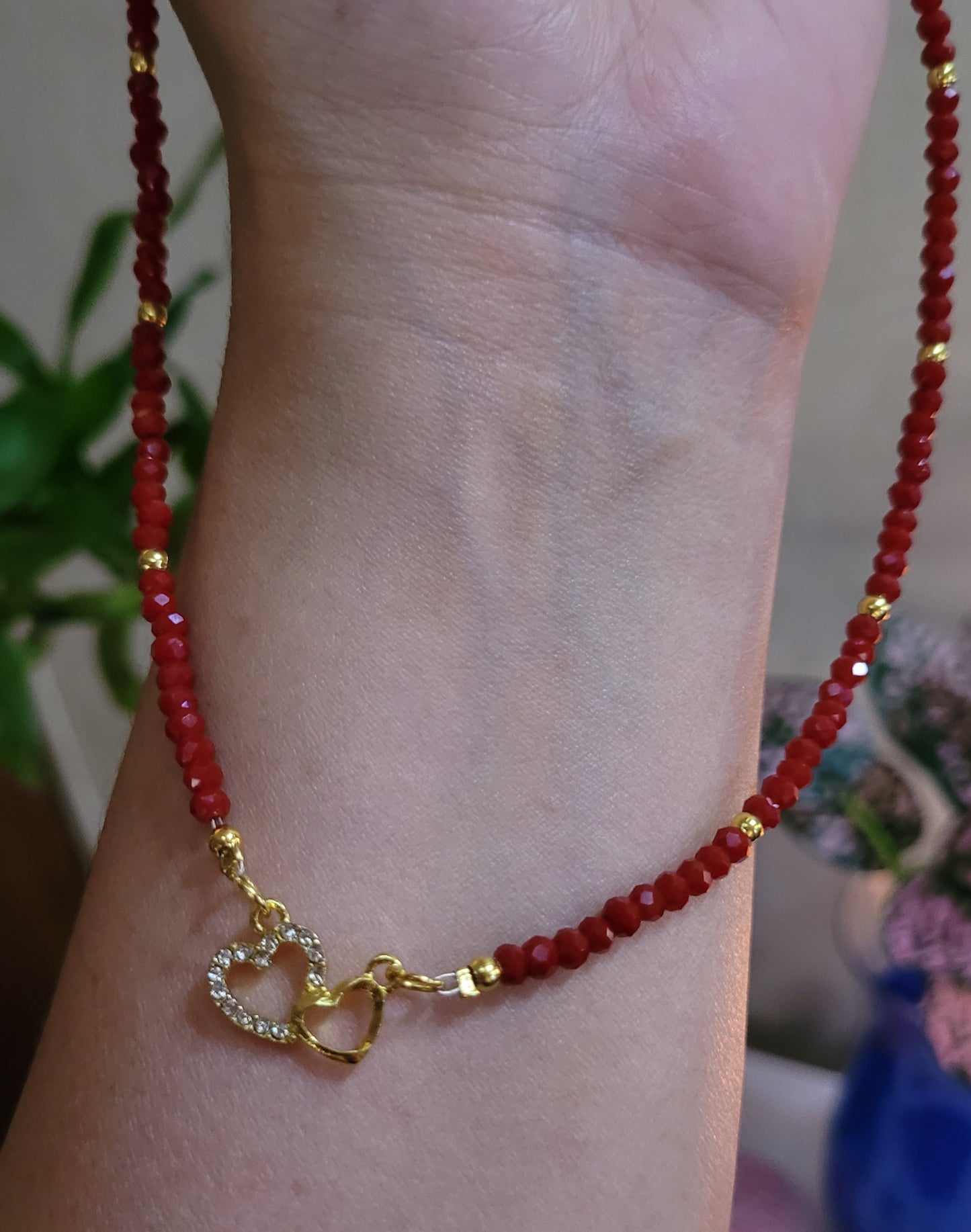 Collar Rojo con Dijes de Corazón/ Red Necklace with Heart Charms