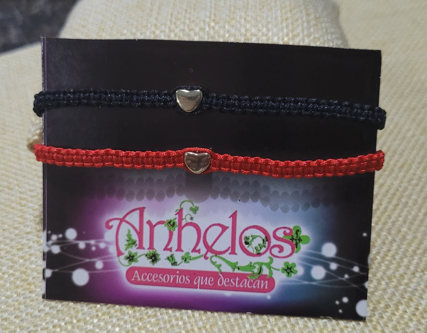 Set de pulseras para parejas o amistad/ Bracelets set for couples or friendship.