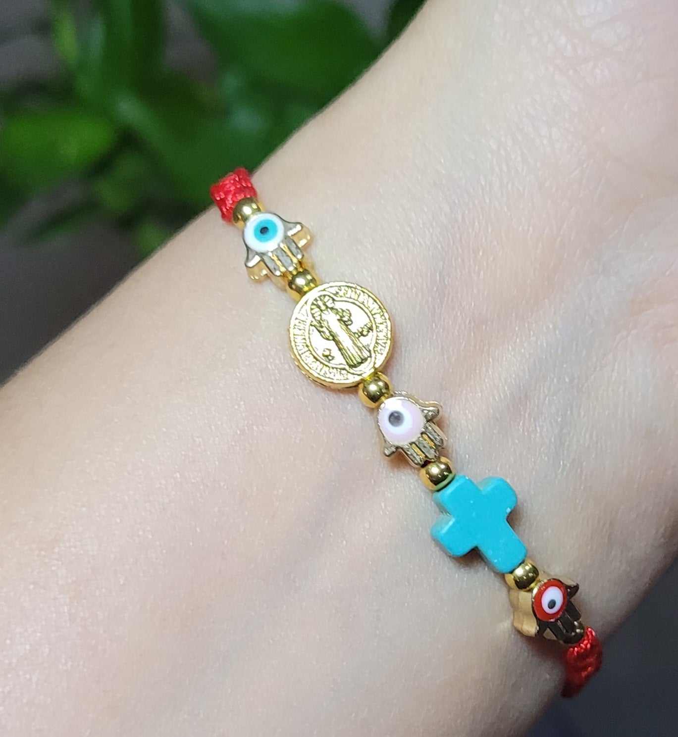 Pulsera variedad de dijes de protección/ Bracelet with a variety of protective charms