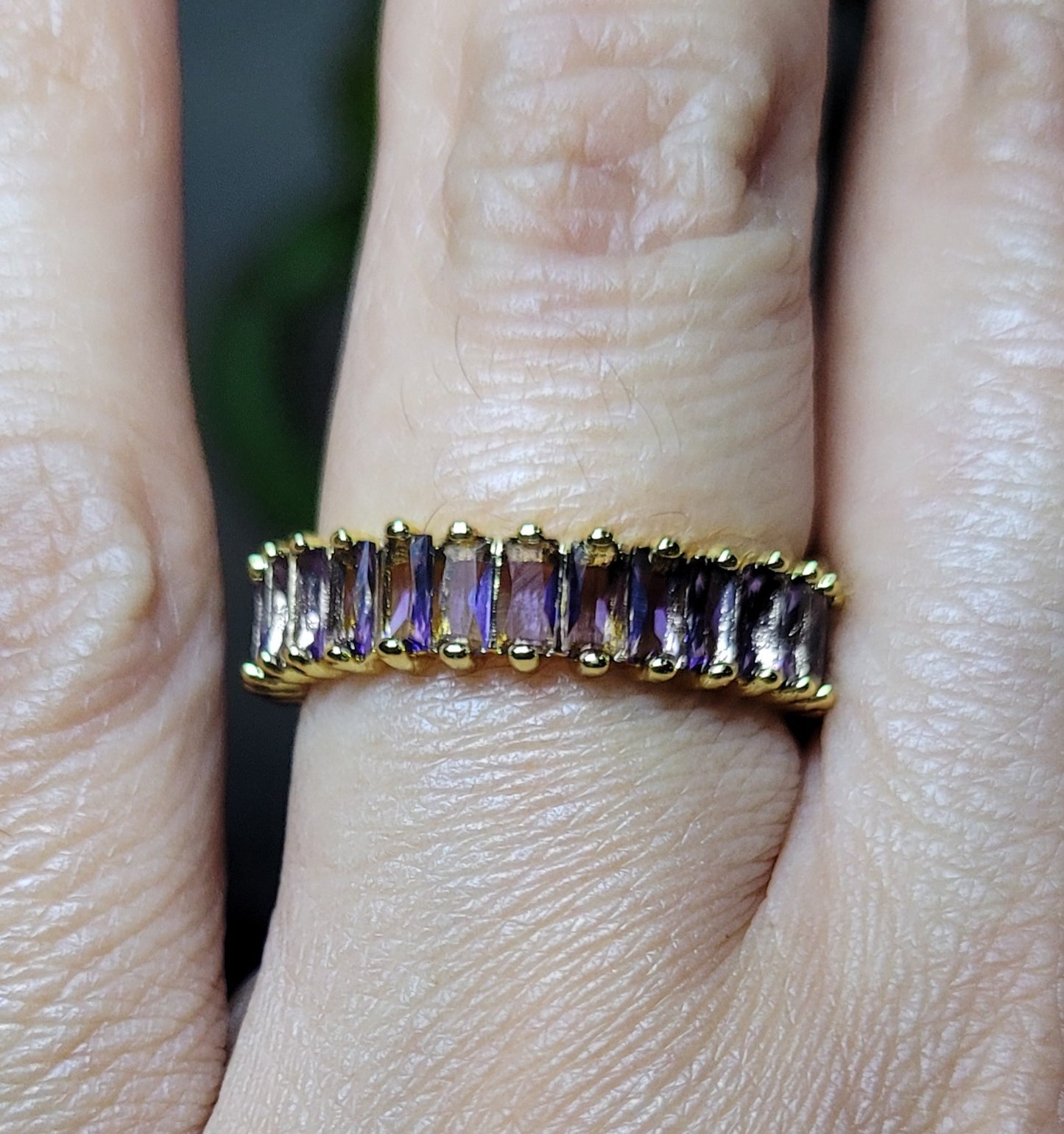 Anillo de acero inoxidable ajustable con circones/ Adjustable stainless steel ring with zircons