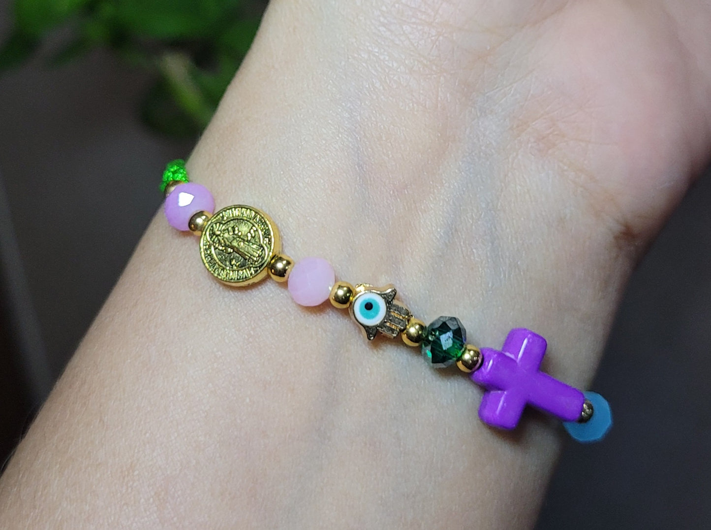 Pulsera variedad de dijes de protección/ Bracelet with a variety of protective charms
