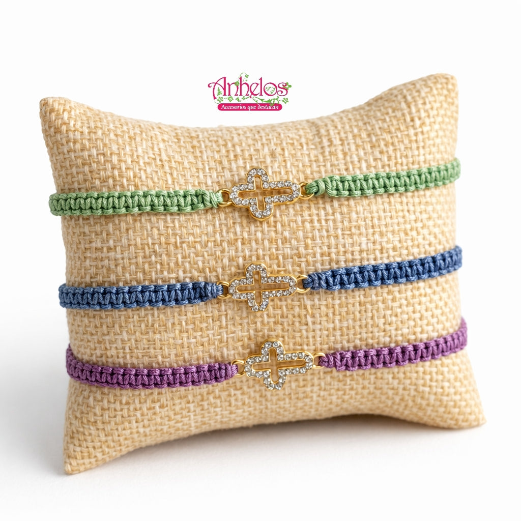 Pulsera tejida con dije cruz con brillantes/ Woven bracelet with cross charm and rhinestones.